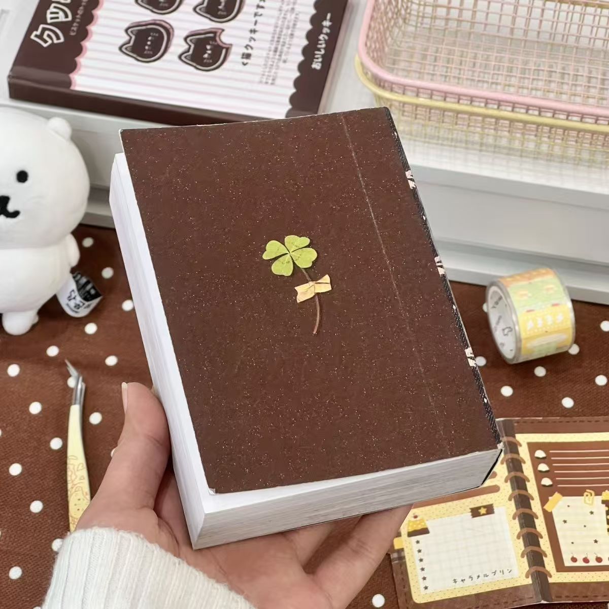 172.ステッカーブック 切り抜き済み ゆめかわいい レトロ 萌えキャラクター 手帳素材 シール帳 DIY デコレーション グッズデコ コレクション 女の子 プレゼント
