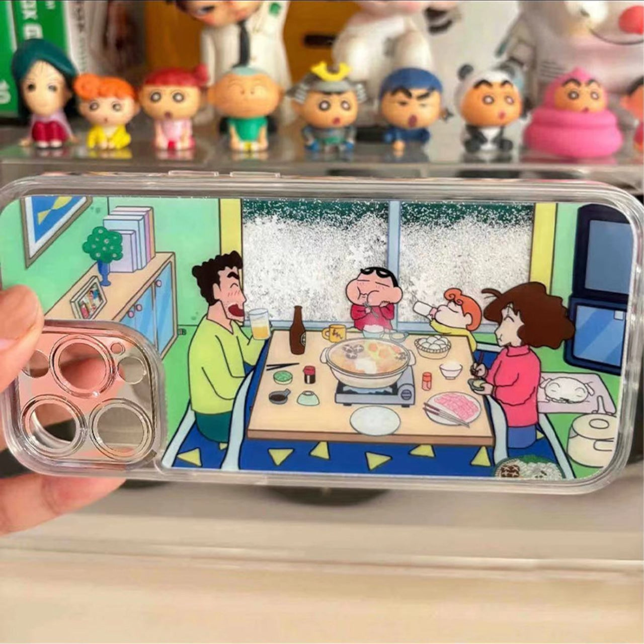 126.クレヨンしんちゃん一家 鍋パーティー 流れる砂スマホケース トレンドデザイン ファクトリー直販 Huawei/Vivo/Xiaomi/Oppo/iPhone 対応